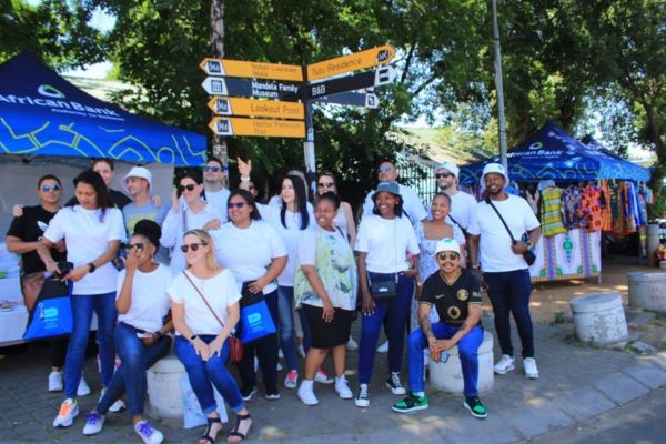 picture of group of people enjoying Soweto & Lion Park tour